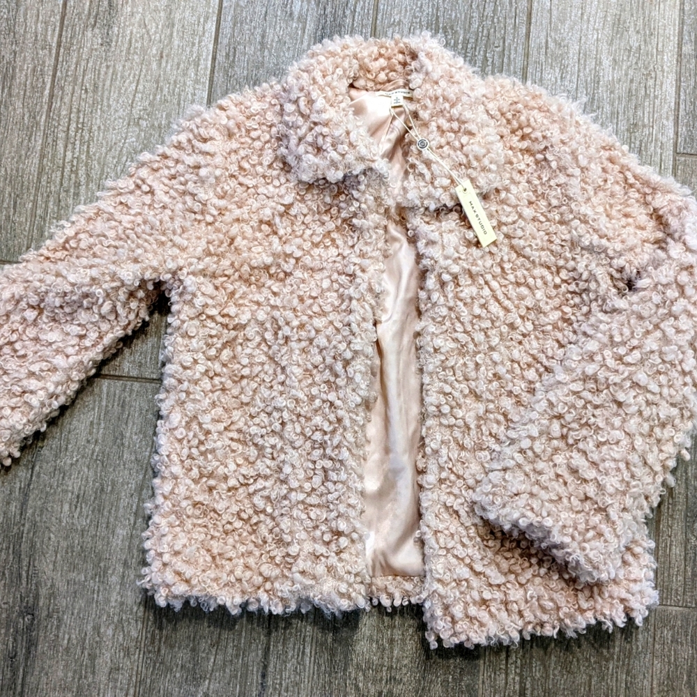Max Studio NWT Pale Pink Champagne Faux Fur Teddy Jacket with Hook Closure